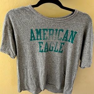 American Eagle gray shirt